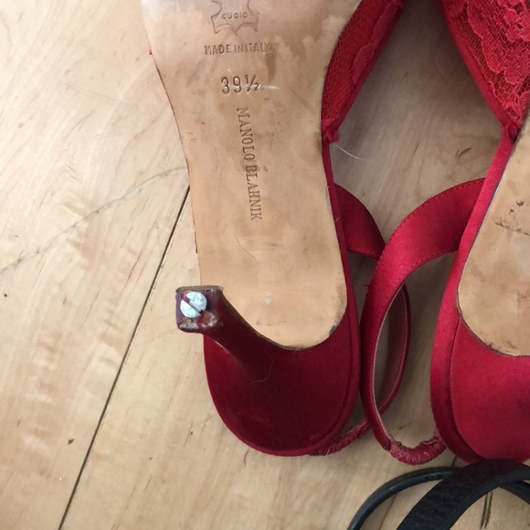 Classic red Manolo Blahnik heels. - Picture 5 of 7